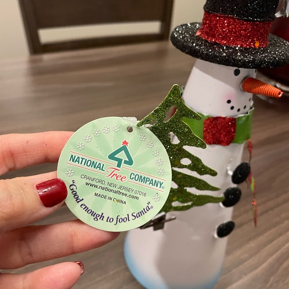 NWT metal snowman. ADORABLE! Perfect for the holidays - Picture 4 of 4